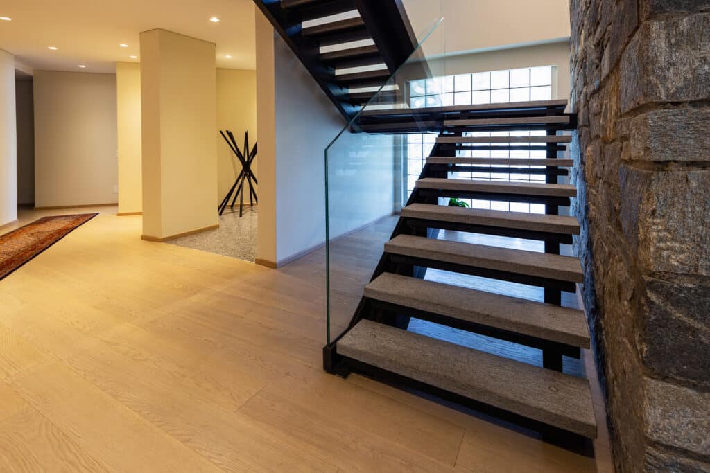 Entry with stone stairs, luxurious entrance. Nobody inside